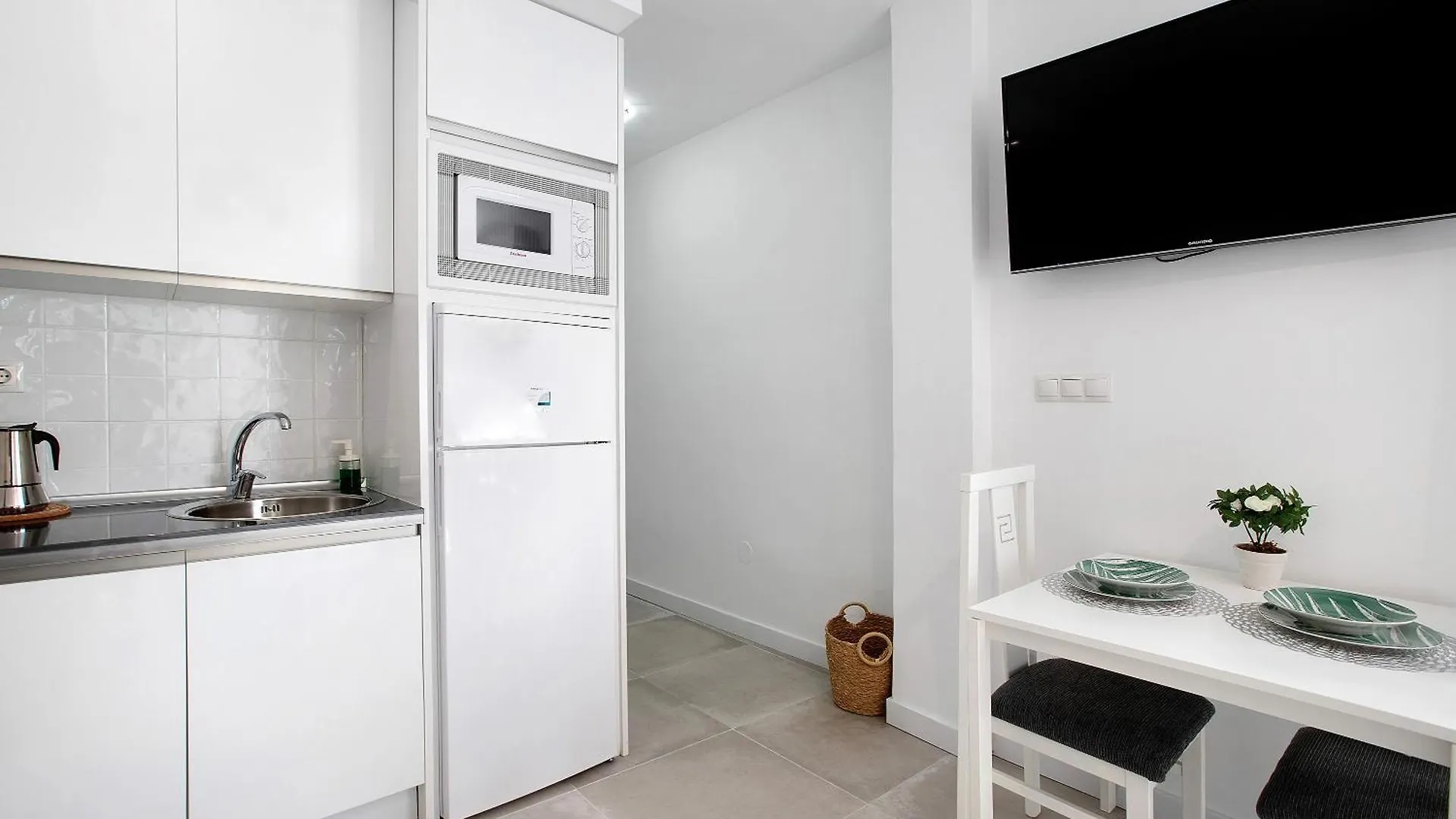 Estudio En La Carihuela Torremolinos 0*,
